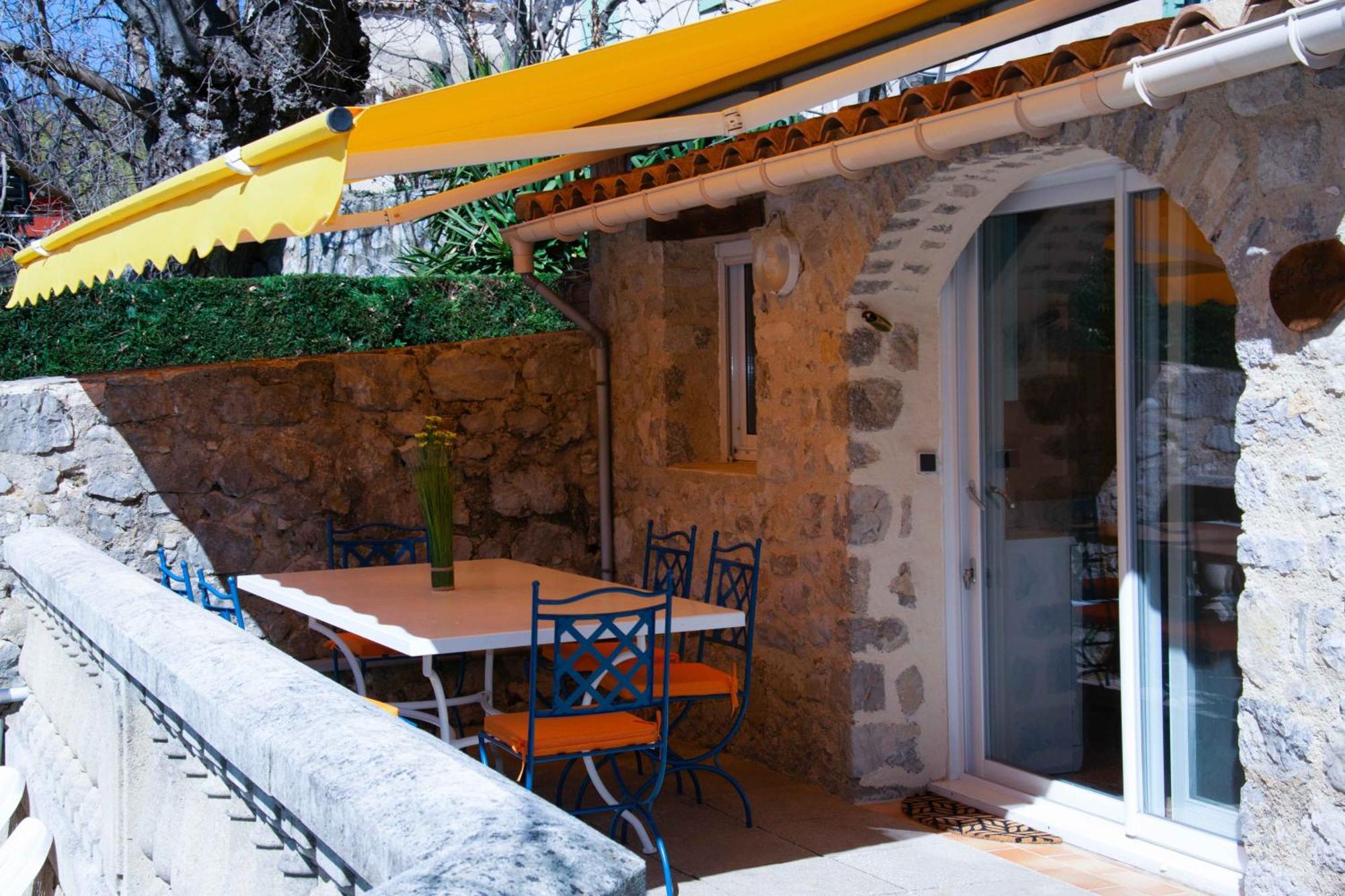 Гостевой дом Les Grands Pres Des Baronnies La Roche-sur-le-Buis Экстерьер фото