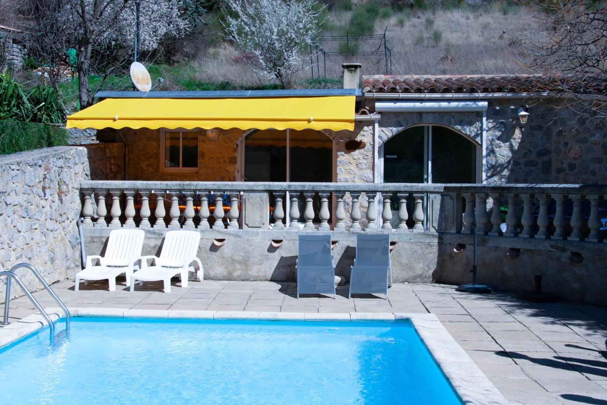 Гостевой дом Les Grands Pres Des Baronnies La Roche-sur-le-Buis Экстерьер фото